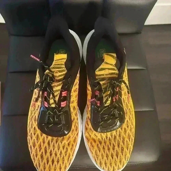 Under Armour Curry 9 Street Sesame Street Size M 13.5 W 15 Yellow Black Sneakers - Picture 4 of 10